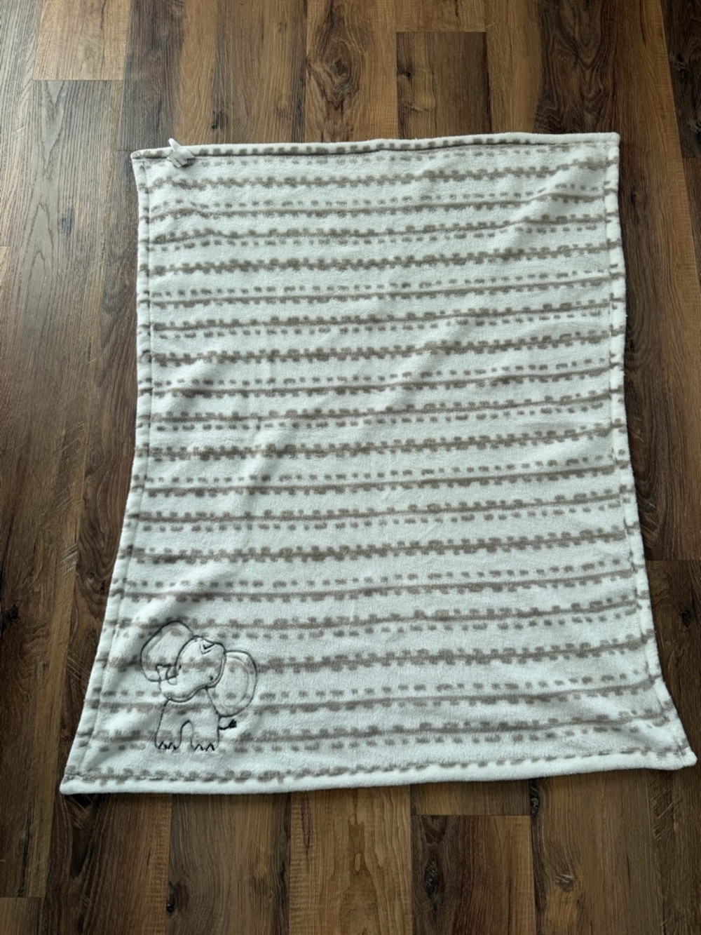 Lambs & Ivy Jungle Safari White/Tan Plush Minky Elephant Nursery Baby Blanket - Picture 3 of 6